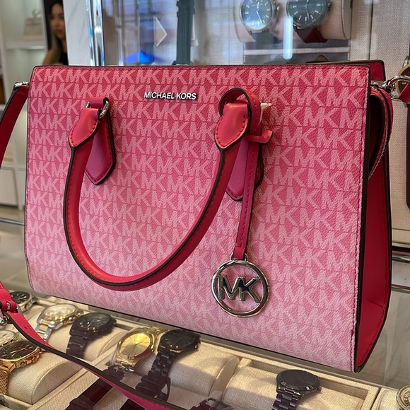Michael Kors Sheila Medium Ombré Signature Logo Satchel
DRAGONFRUIT
NWT - Picture 9 of 16